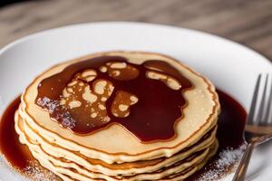 pila di Pancakes con acero sciroppo e zucchero polvere su un' bianca piatto. fragole e frustato crema, generativo ai foto