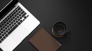 desktop piatto con laptop e tazza di caffè foto