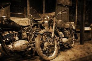 originale vecchio Vintage ▾ retrò Vintage ▾ le moto in piedi nel il Museo foto