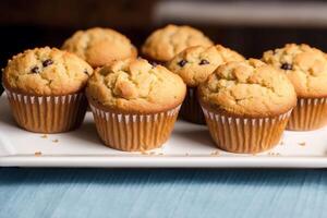 fatti in casa muffin con cannella e mandorle su un' nero sfondo. generativo ai foto