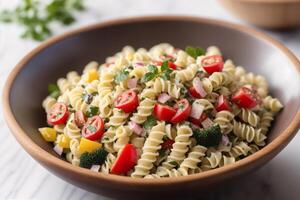 fresco insalata con verde olive, feta formaggio e ciliegia pomodori nel un' ciotola. salutare insalata. generativo ai foto