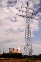 un' campo con elettricità poli foto