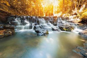 bellissimo cascata nel autunno stagione, sam lan cascata foto