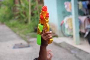 foto di giocattolo pistola essere trasportato