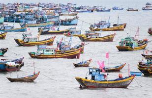vietnamita pesca villaggio, mui no, Vietnam, sud-est Asia. paesaggio con mare e tradizionale colorato pesca Barche a muine. popolare punto di riferimento e turista destinazione di Vietnam. foto