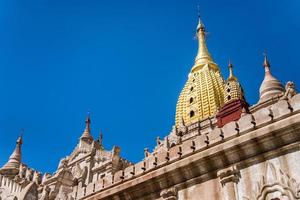 ananda tempio nel vecchio bagan, Myanmar, S uno di bagan's migliore conosciuto e maggior parte bellissimo templi. foto