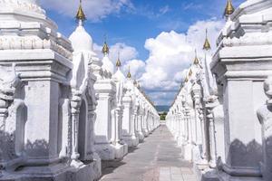 kuthodaw pagoda, mandala, Myanmar foto