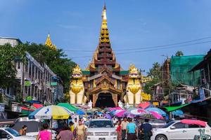 Yangon , Myanmar - luglio 20, 2018-shwedagon pagoda è il maggior parte sacro buddista pagoda nel Myanmar. foto