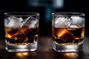 bicchiere di whisky su il rocce con ghiaccio cubi su un' di legno tavolo, avvicinamento. generativo ai foto