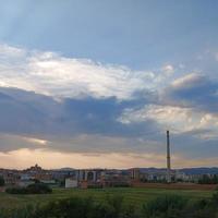 nuvoloso tramonto nel Balaguer, lleida, Spagna foto