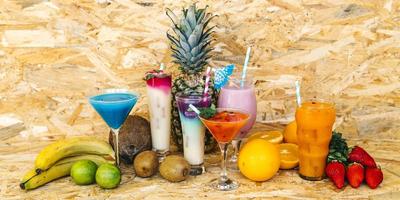 cocktail e frutta tropicale