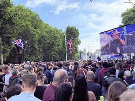 Londra nel il UK nel giugno 2022. persone festeggiare il platino giubileo nel Londra foto