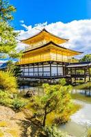 bellissimo tempio kinkakuji a kyoto, giappone foto