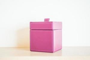 scatola in pelle rosa foto