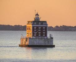 nuovo Inghilterra rosso mattone faro nel porto foto