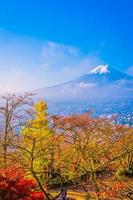 bellissimo paesaggio di mt. fuji nella stagione autunnale foto