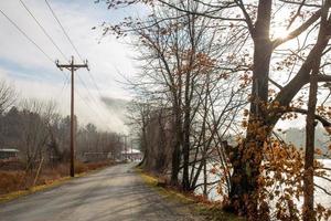 nebbioso giorno di dicembre nel sud del Vermont foto