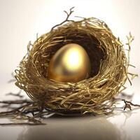 gratuito foto bellissimo brillante d'oro uovo nel uccello nido il d'oro uovo nel il nido generativo ai