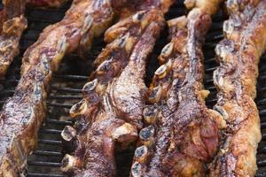 tradizionale carne grigliato su il griglia nel il argentino campagna foto