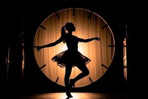 danza ragazza silhouette nel un' corto vestito Basso leggero generativo ai foto