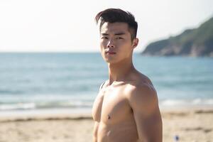 un' giovane asiatico uomo di atletico costruire su il spiaggia. generativo ai foto