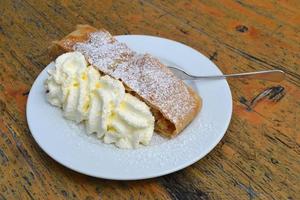 Mela torta con frustato crema foto