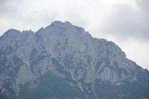 roccioso picchi - Alpi montagne nel Austria foto