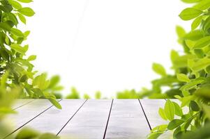 di legno tavolo superiore con primavera verde foglie come telaio e gratuito spazio per testo ai generativo foto