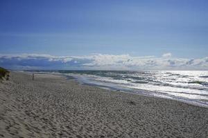 paesaggio marino deserta sul Mar Baltico e dune di sabbia foto