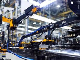 moderno alto Tech industriale robotica braccio su il fabbrica produzione linea produzione linea è essere saldato. generativo ai. foto