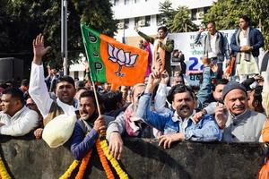 nuovo delhi, India - gennaio 16 2023 - migliaia di persone raccolto durante primo ministro narendra modi bjp strada mostrare, persone durante pm modi grande elezione rally nel il capitale foto