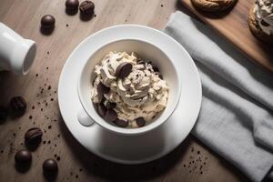 delizioso fatti in casa ghiaccio crema con cioccolato patatine fritte nel un' ciotola su un' di legno tavolo. dolce cibo. generativo ai foto