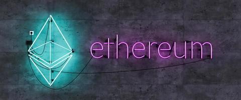 testiera con lampada al neon con simbolo ethereum foto