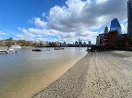 una vista del fiume Tamigi a Londra foto