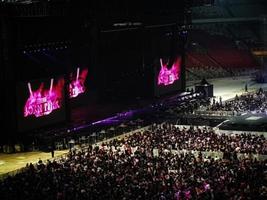 Giacarta, Indonesia su marzo 2023. il atmosfera di di blackpink concerto nel Giacarta, Nato nel rosa mondo giro foto