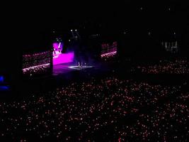 Giacarta, Indonesia su marzo 2023. il atmosfera di di blackpink concerto nel Giacarta, Nato nel rosa mondo giro foto