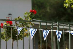 il blu e bianca bandiera di Israele con il a sei punte stella di davide. foto