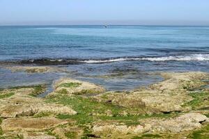 costa del Mar Mediterraneo nel nord di Israele. foto