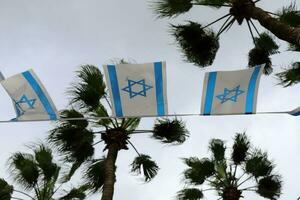 il blu e bianca bandiera di Israele con il a sei punte stella di davide. foto