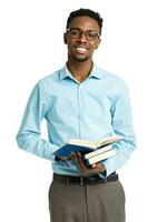 contento africano americano Università alunno in piedi con libri nel il suo mani su bianca foto