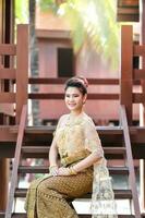 bellissimo tailandese ragazza nel tailandese tradizionale costume foto