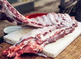 carne di maiale cruda foto