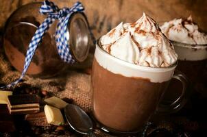 cioccolato budino con crema foto