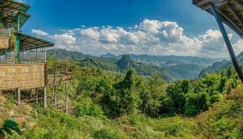 Visualizza di montagne a partire dal bandire jabo villaggio nel settentrionale Tailandia foto