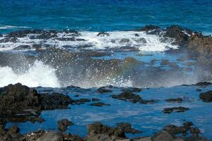 onde nel il oceano nel inverno tempo foto