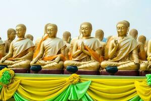 d'oro Budda a Budda memoriale parco , nakorn no, Tailandia. foto