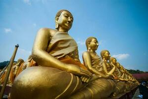 d'oro Budda a Budda memoriale parco , nakorn no, Tailandia. foto