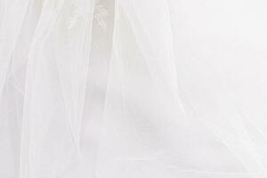 squisito arioso pizzo bianca nozze velo. bellissima openwork frammento di il della sposa velo. verticale Visualizza. foto