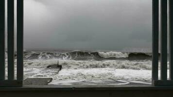 tempesta su il riva del mare foto