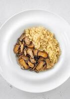 porzione risotto con funghi foto